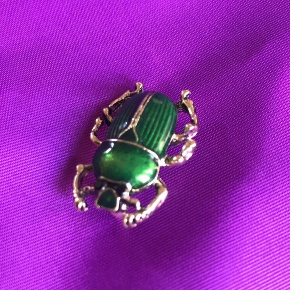 NWT Green metallic enamel scarab brooch/pin in goldtone, for scarf, hat, coat OS - Picture 6 of 12